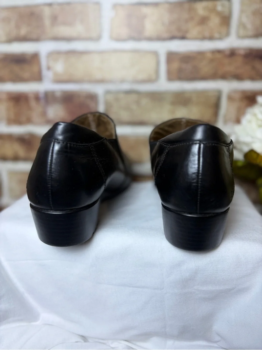 Taos Footwear classic black